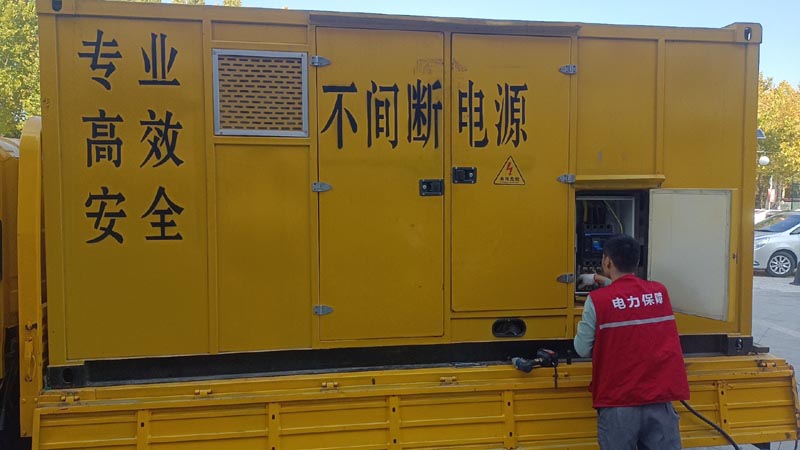 新疆柴油发电机组和UPS电源配合使用时，如何避免切换过程中的电力中断？