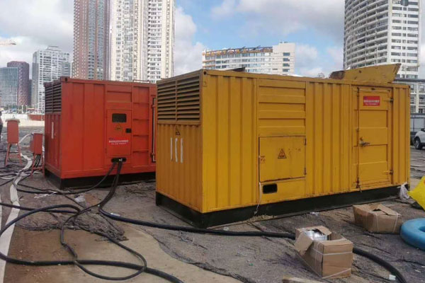 新疆压力测试时，发电机组的燃油系统需要达到多少压力？
